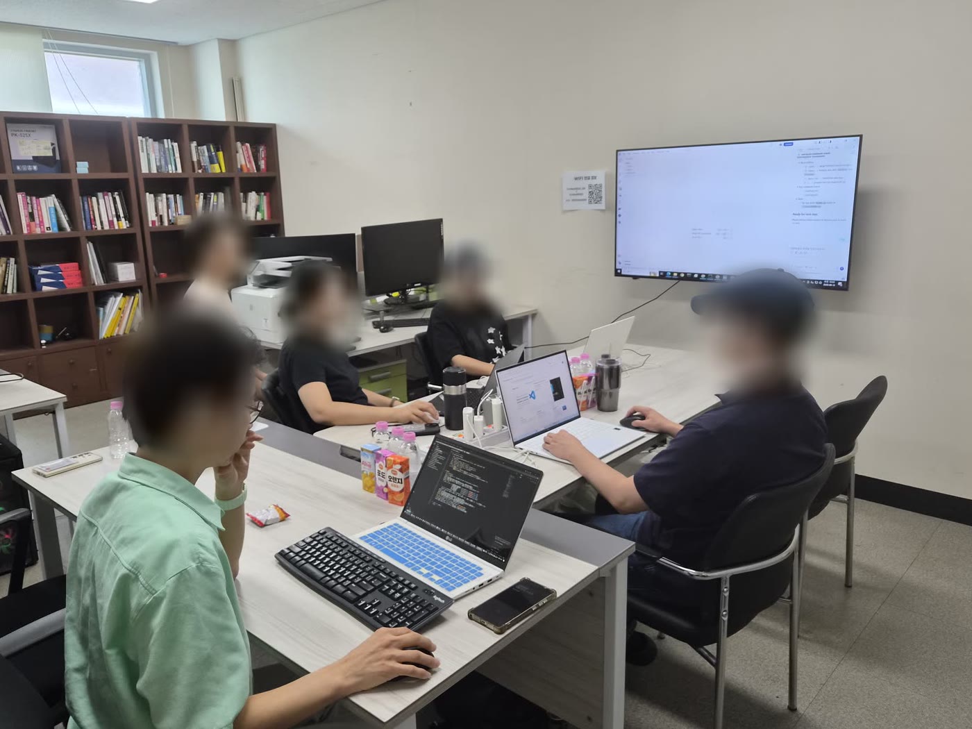 실습 — 수강생 전원이 노트북으로 백테스트를 구현하는 장면